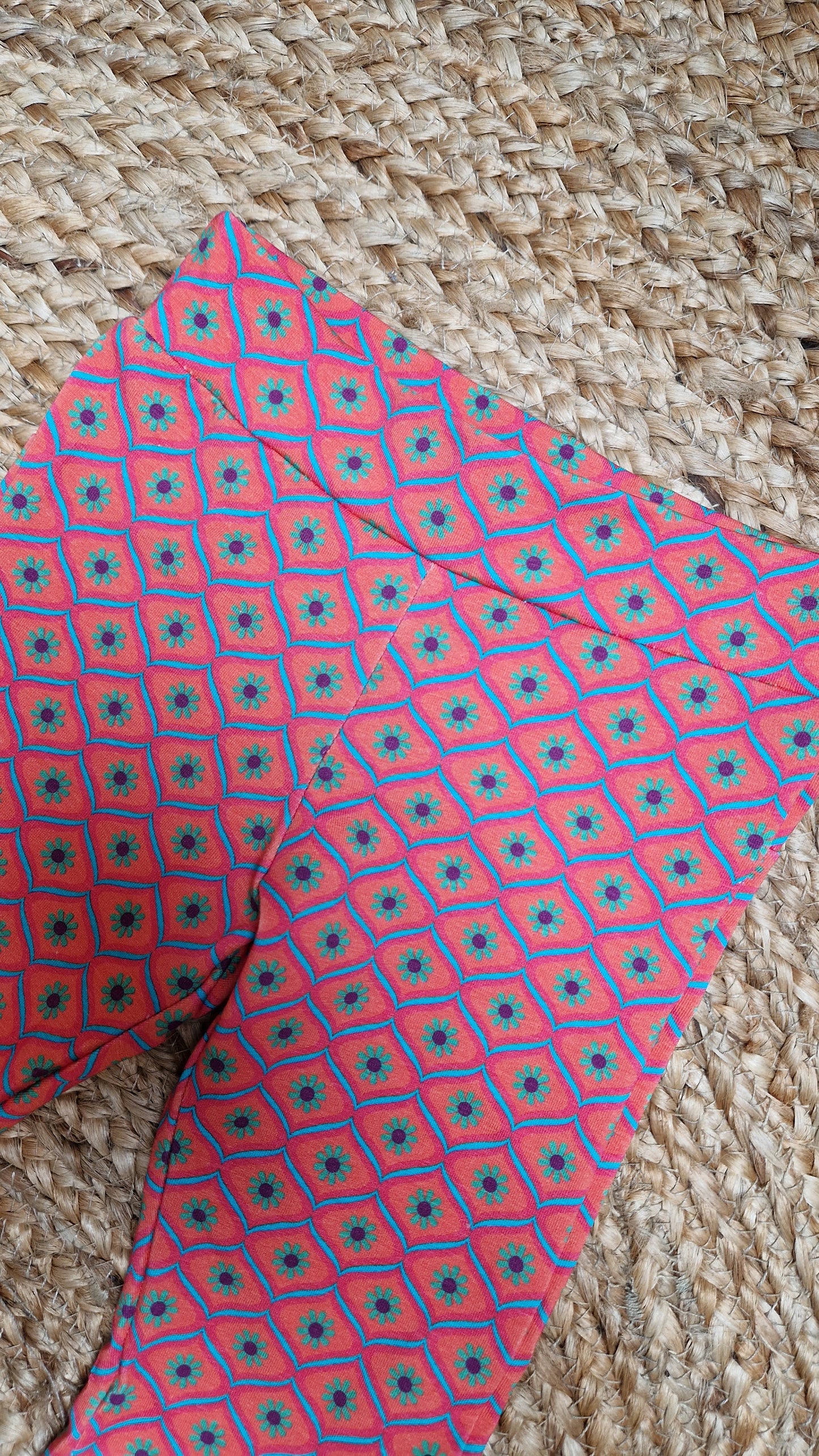 _ Retro rood