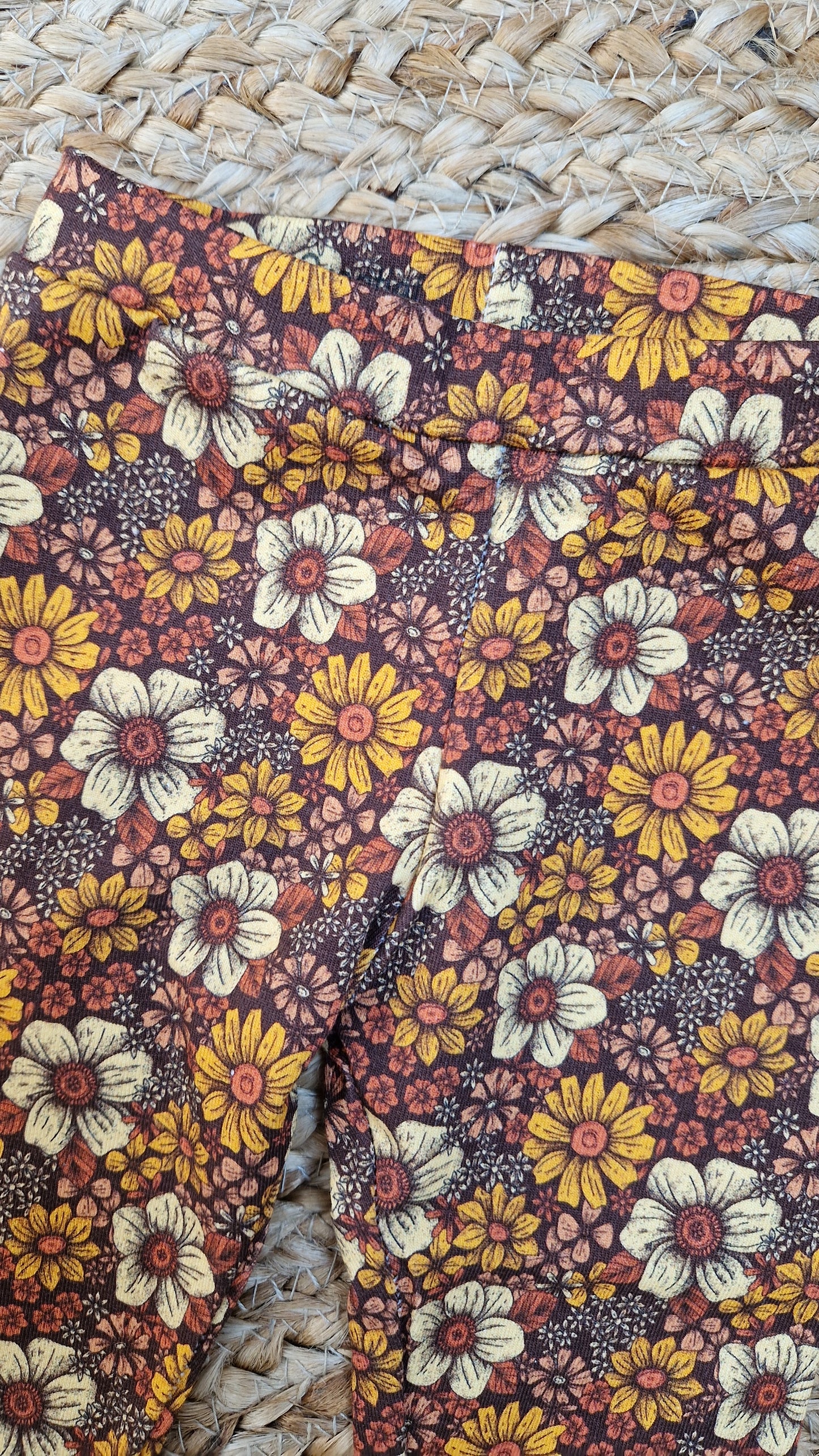 ♡ Orange and brown flowers