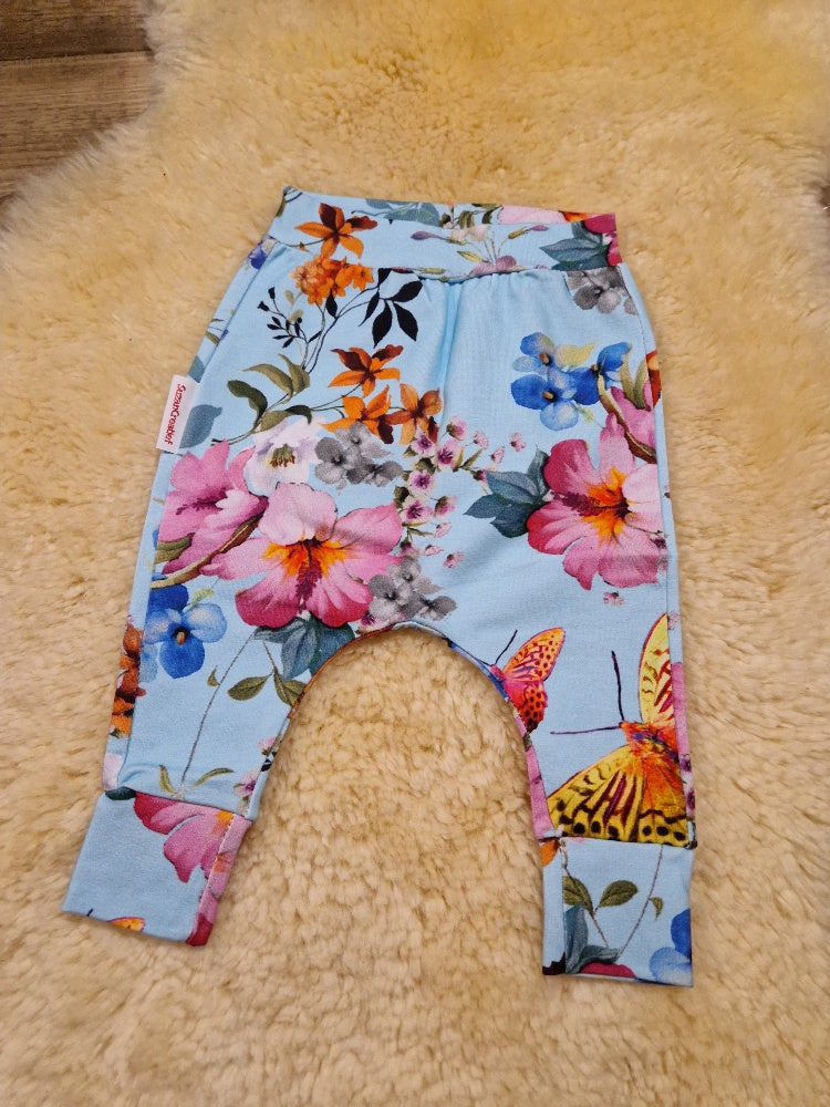 < Bloemen en vlinders
