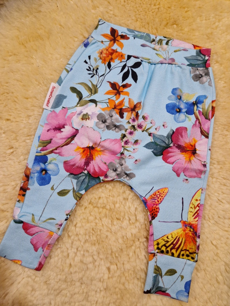< Bloemen en vlinders