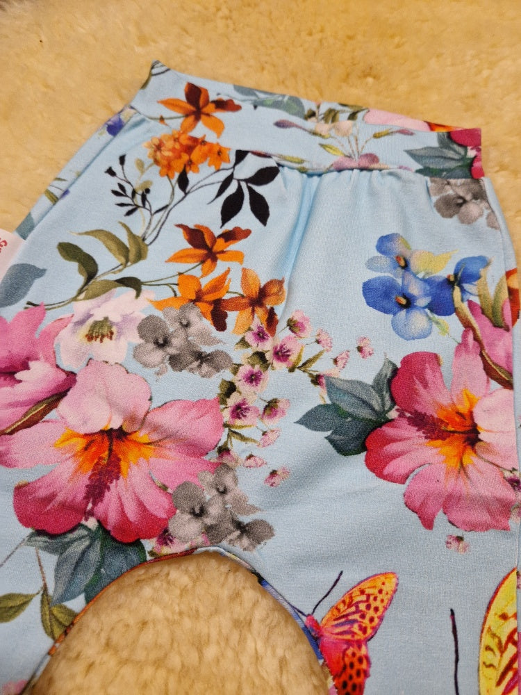 < Bloemen en vlinders