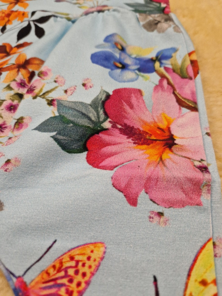 < Bloemen en vlinders
