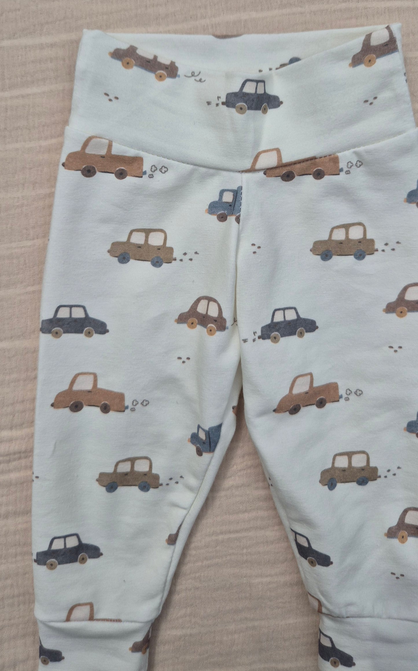 ■ Babybroekje met auto's