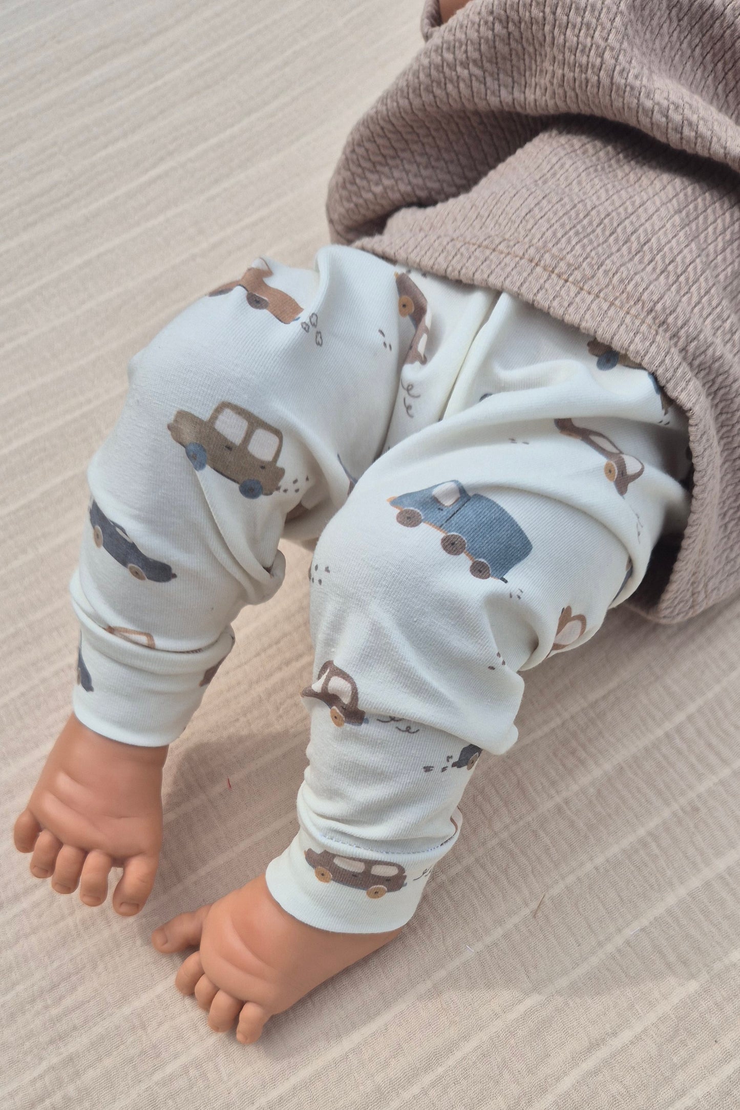 ■ Babybroekje met auto's