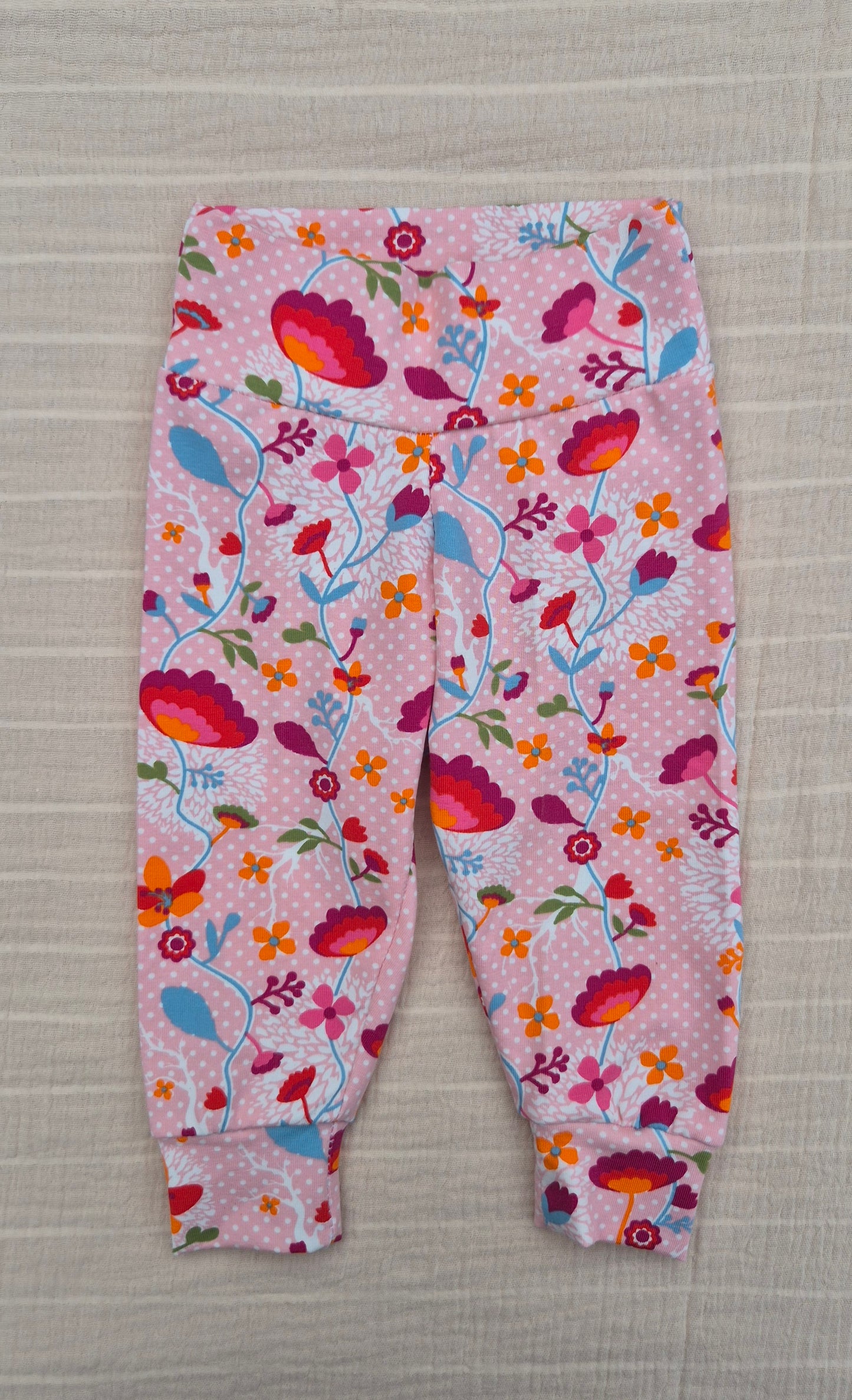 ■ Roze babybroekje met Bloemenprint