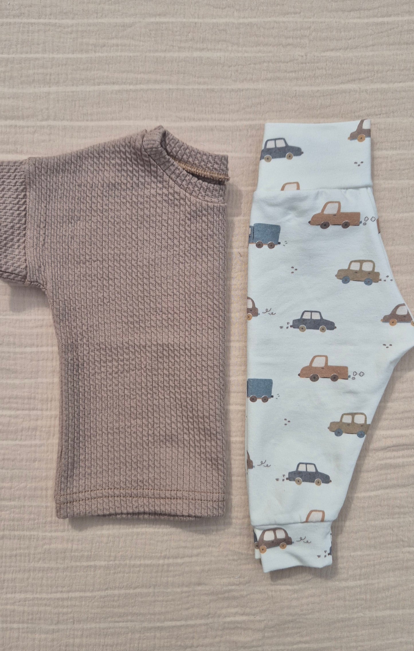 ■ Babybroekje met auto's